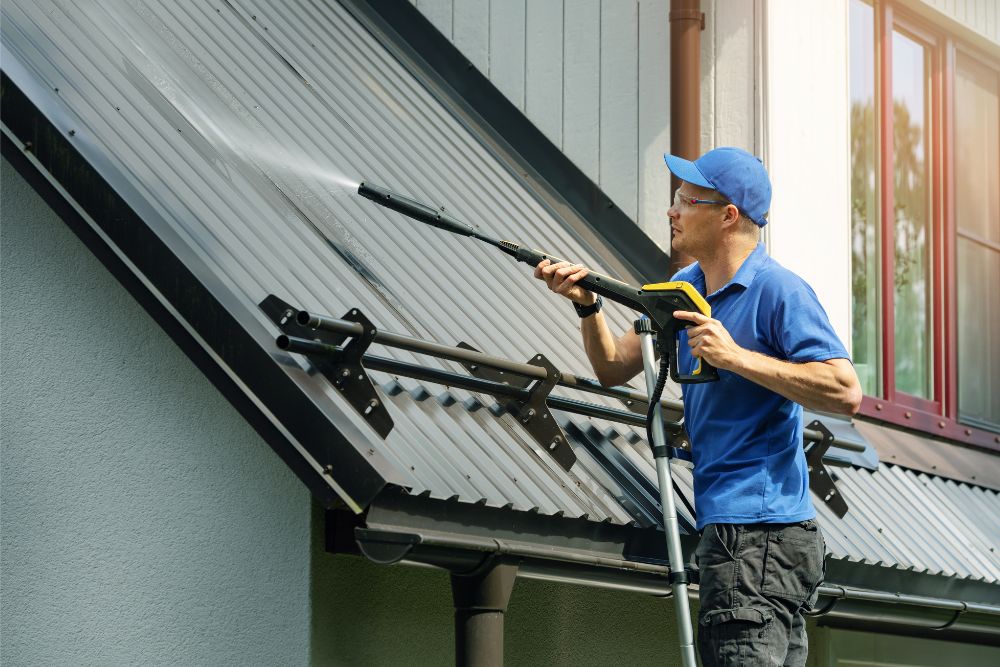 Cleaning a metal roof in Florida